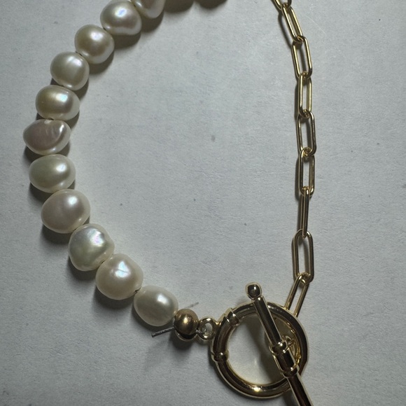 Jewelry - Elegant Gold and Cream Pearl Bracelet